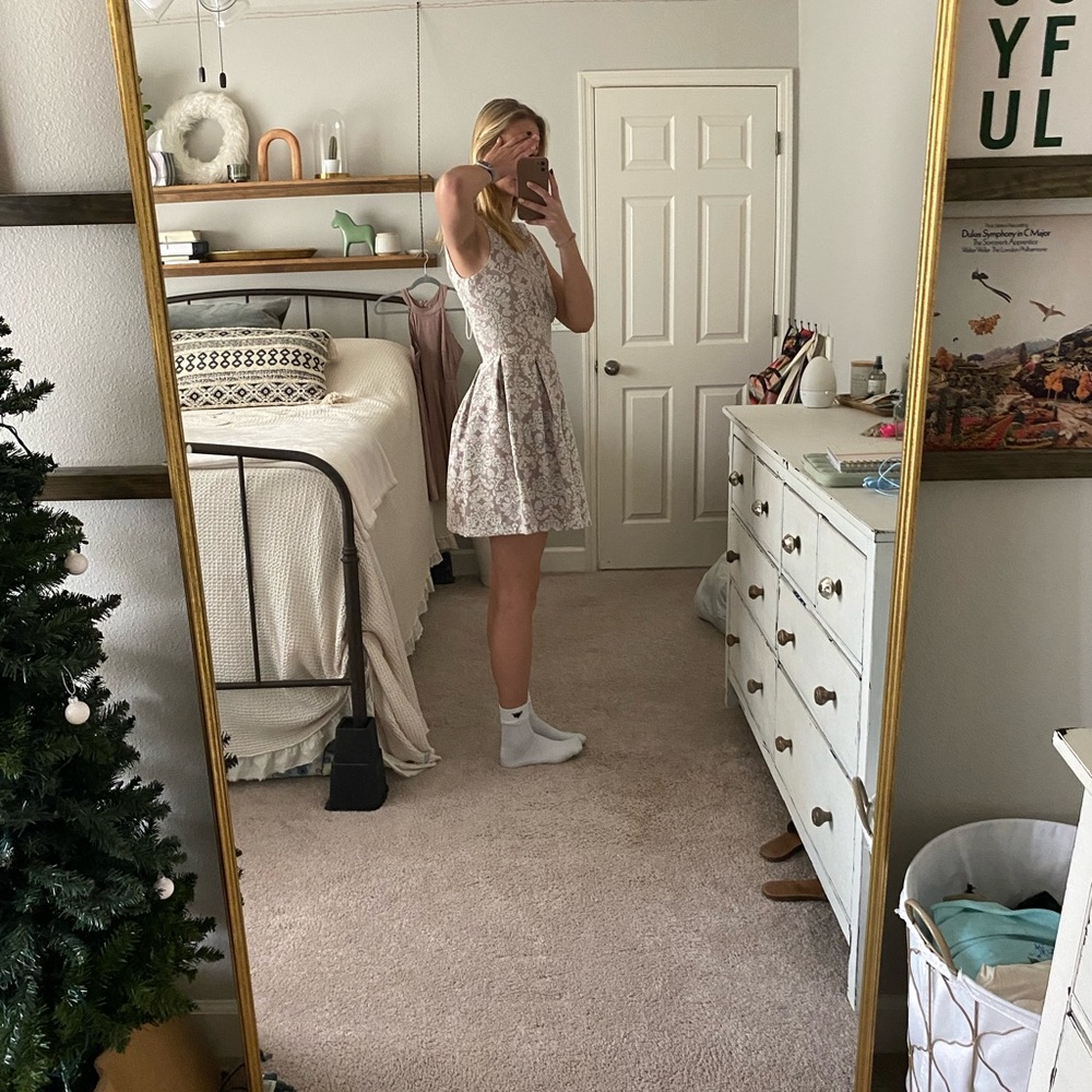 ELEGANT, short, all occasion dress! - Picture 2 of 4